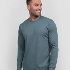 INTO THE AM Essential Long Sleeve Tee Tops & Outerwear