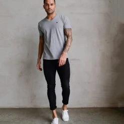 INTO THE AM Basic V-Neck Tee
